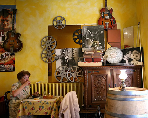 ... en dégustant un petit cassoulet ...