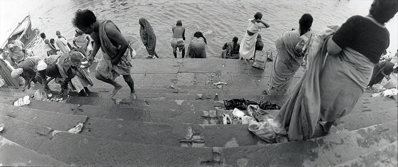 Tous les jours, des pèlerins venant de partout en Inde viennent se purifier dans les eaux sacrées de la déesse Ganga.