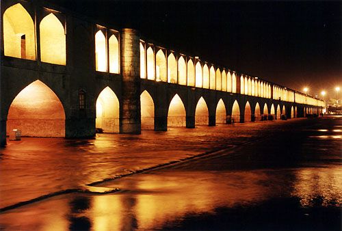 <i>Sioseh Pol</i> Le pont aux 33 arches, le pont le plus célèbre d'Iran