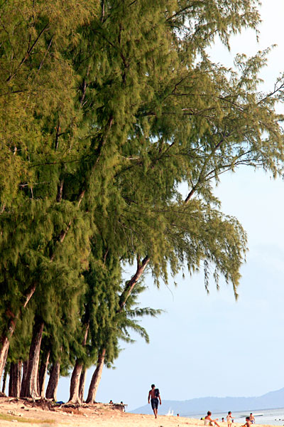 La plage de Flic en Flac est très fréquentée par les locaux.