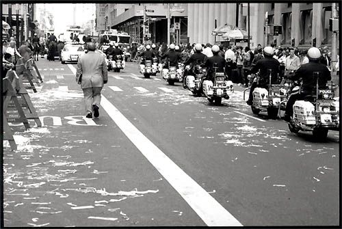 ... ou en défilant avec les pompiers ...